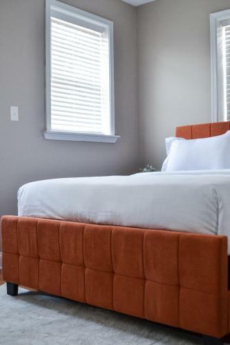 Beautiful 2 Bedroom 1 Bathroom Apartment With Patio And Deck