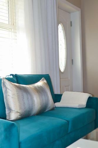 Beautiful 2 Bedroom 1 Bathroom Apartment With Patio And Deck