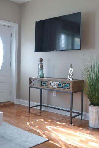 Beautiful 2 Bedroom 1 Bathroom Apartment With Patio And Deck