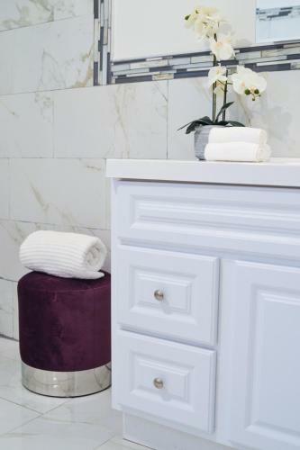 Beautiful 2 Bedroom 1 Bathroom Apartment With Patio And Deck