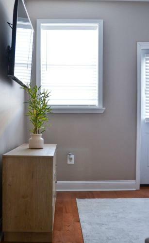 Beautiful 2 Bedroom 1 Bathroom Apartment With Patio And Deck