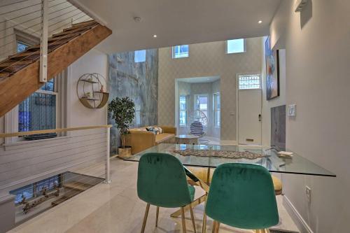 Upscale And Unique Townhome In University City!