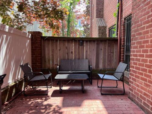 Apartamento Beautiful Townhouse With Patio, Deck & Parking (c)