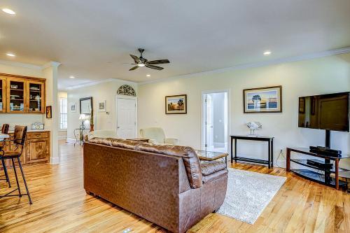 8 Gun Bluff