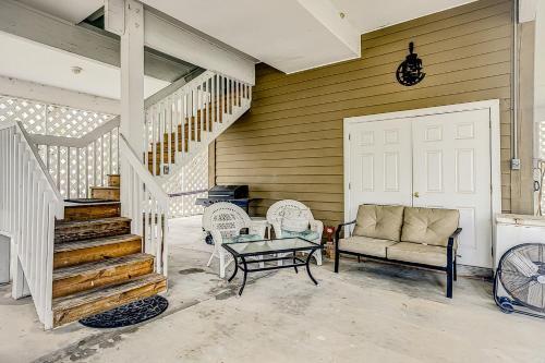 8 Gun Bluff