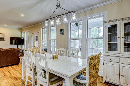 8 Gun Bluff