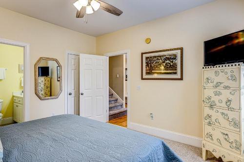 8 Gun Bluff