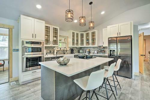 Modern Moncks Corner Home Private Hot Tub!