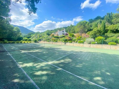 Villa Exceptionnelle Avec Piscine Et Tennis