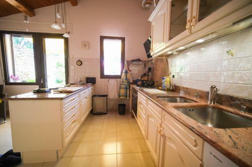 Villa Exceptionnelle Avec Piscine Et Tennis