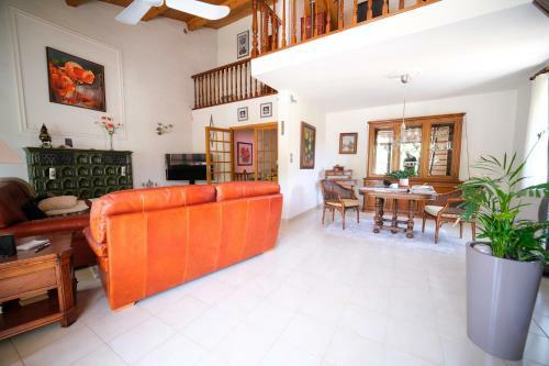 Villa Exceptionnelle Avec Piscine Et Tennis