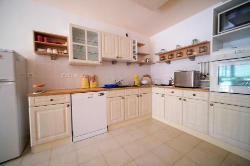 Villa Exceptionnelle Avec Piscine Et Tennis