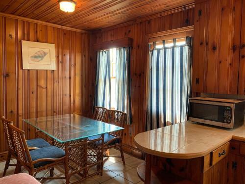 Motel Dewitt Rooms & Cottages