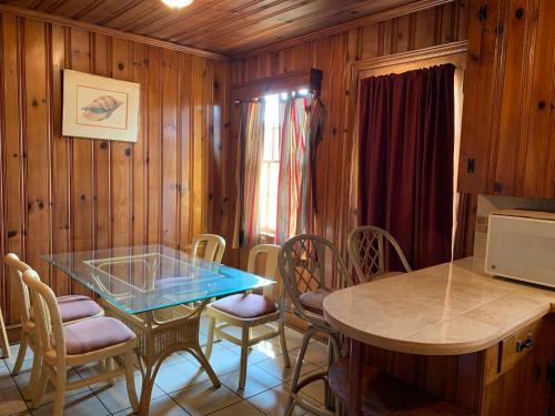 Motel Dewitt Rooms & Cottages