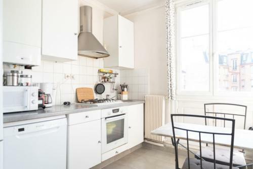Bright 79 M Apartment Near Paris