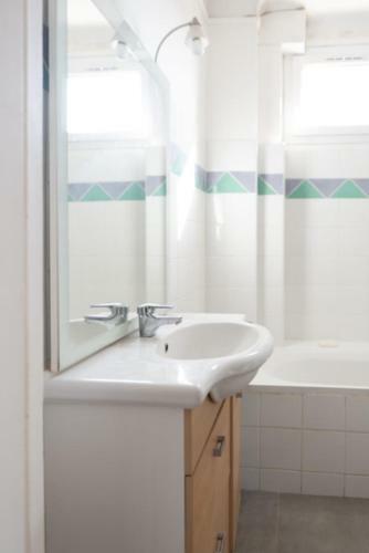 Bright 79 M Apartment Near Paris