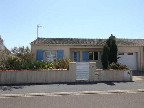 Villa Les Sables-d'olonne, 2 Bedrooms, 6 Persons - Fr-1-427-107