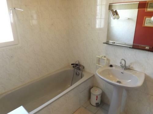 Villa Les Sables-d'olonne, 2 Bedrooms, 6 Persons - Fr-1-427-107