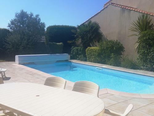 Villa Les Sables-d'olonne, 2 Bedrooms, 6 Persons - Fr-1-427-107