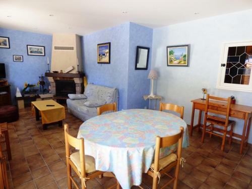 Villa Les Sables-d'olonne, 2 Bedrooms, 6 Persons - Fr-1-427-107