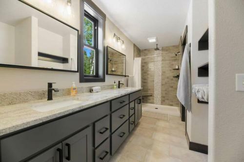 24 Karat Loge At Terry Peak