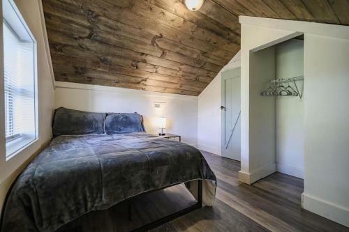 3 Bed2 Bath Renovated Home Near The Lake