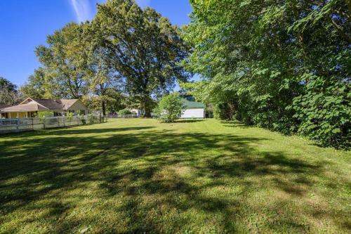 3 Bed2 Bath Renovated Home Near The Lake