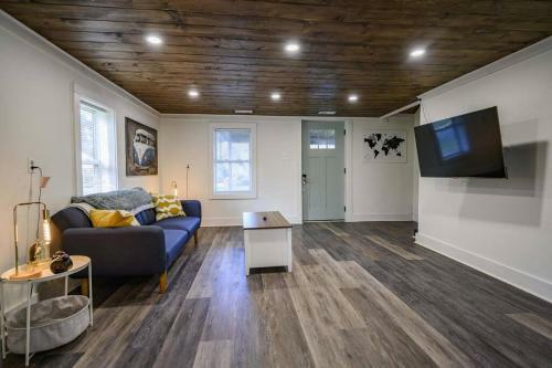 3 Bed2 Bath Renovated Home Near The Lake