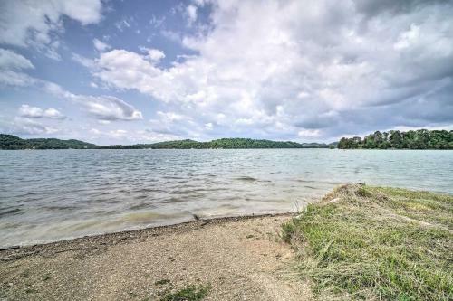 Lakefront Cabin In Inspiration Cove With Dock!