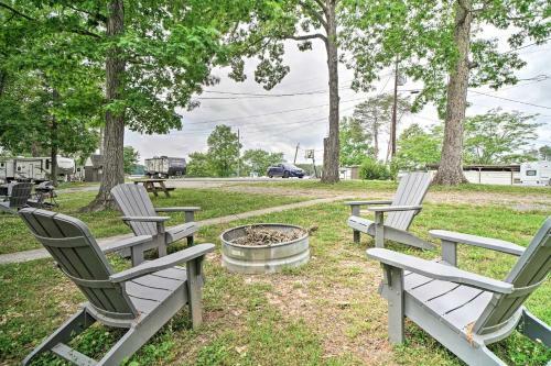 Lakefront Cabin In Inspiration Cove With Dock!