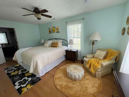 Relax In Bear's Den Getaway Private Home!