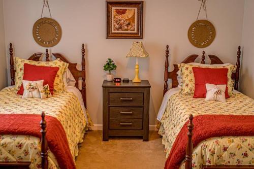 Relax In Bear's Den Getaway Private Home!