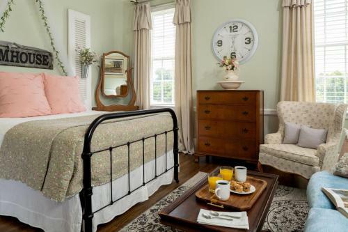 Bed & Breakfast Magnolia Manor And Chapel