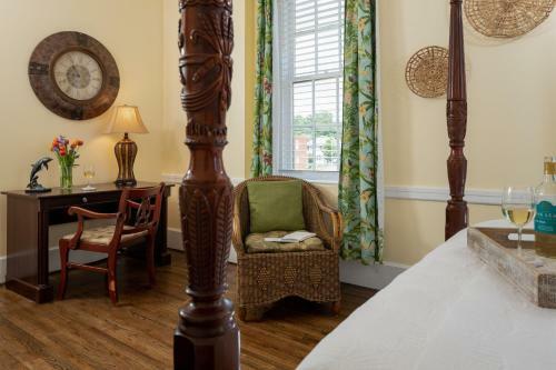Bed & Breakfast Magnolia Manor And Chapel