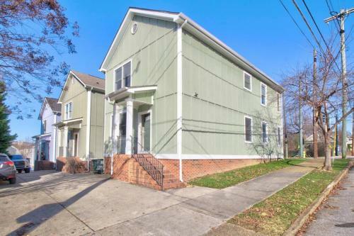 Magnolia Downtown Home - 3 Bedroom 3 Bath