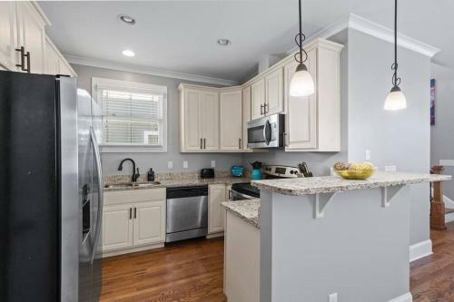 Magnolia Downtown Home - 3 Bedroom 3 Bath