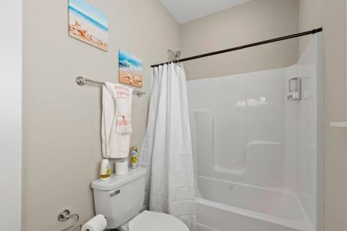Delightful Cottage - 6 Miles From Downtown