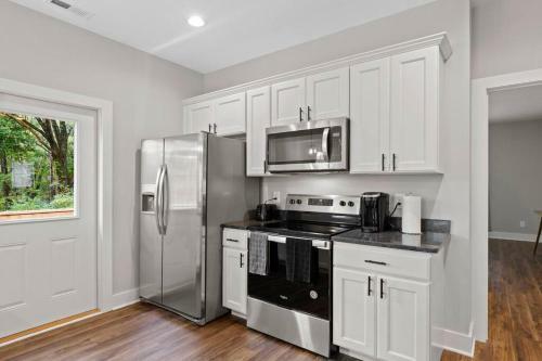 Delightful Cottage - 6 Miles From Downtown