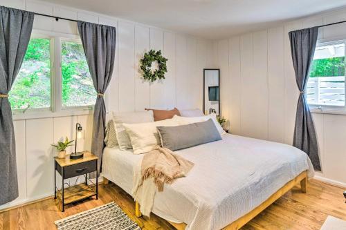 Stylish Cabin With Hot Tub On 6 Private Acres!
