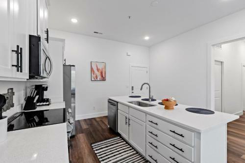 New Elegant Modern Condo Chattanooga 9