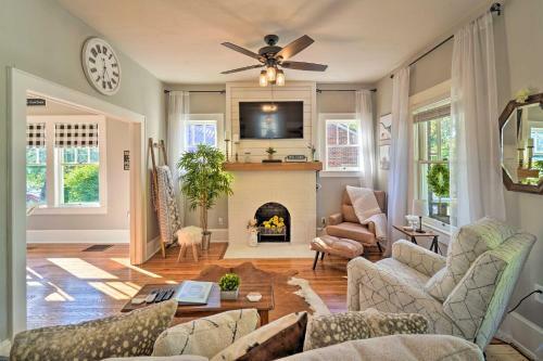 Modern, Sun-lit Retreat With Fire Pit And Yard!
