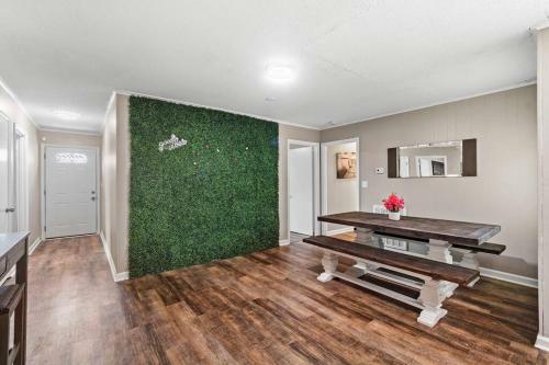 Astonishing 4 Bedroom Home With Greenery Wall