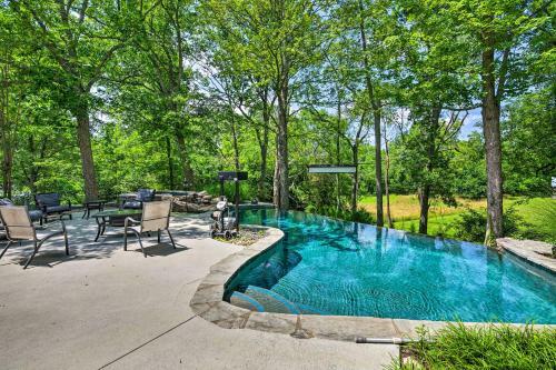 White Horse Farm With Hot Tub On 41 Acres!