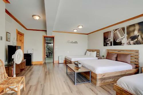 Music City Countryside Cabin
