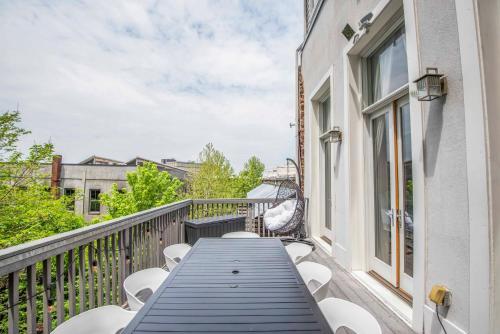 Apartamento Largest Rooftop W Firepit - Vaulted Luxe Penthouse