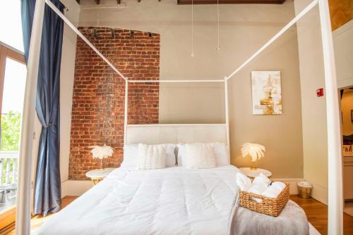 Apartamento Largest Rooftop W Firepit - Vaulted Luxe Penthouse