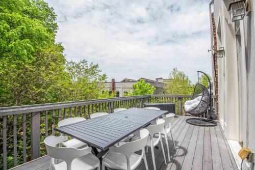 Apartamento Largest Rooftop W Firepit - Vaulted Luxe Penthouse