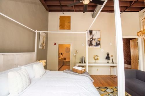 Apartamento Largest Rooftop W Firepit - Vaulted Luxe Penthouse