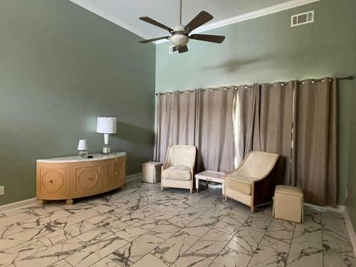 Huge 7 Bedrooms Contemporary Southern Elegance