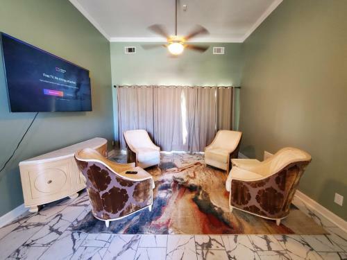 Huge 7 Bedrooms Contemporary Southern Elegance